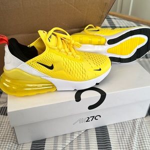 Women size 6 but fit like 5.5 asking for $200 obo I paid $300